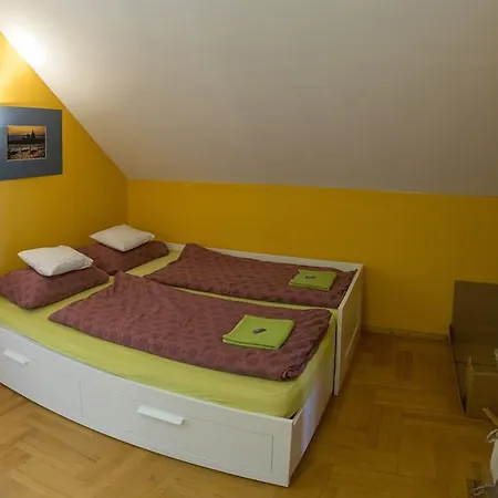 Apartman Uede Apartament Bánd